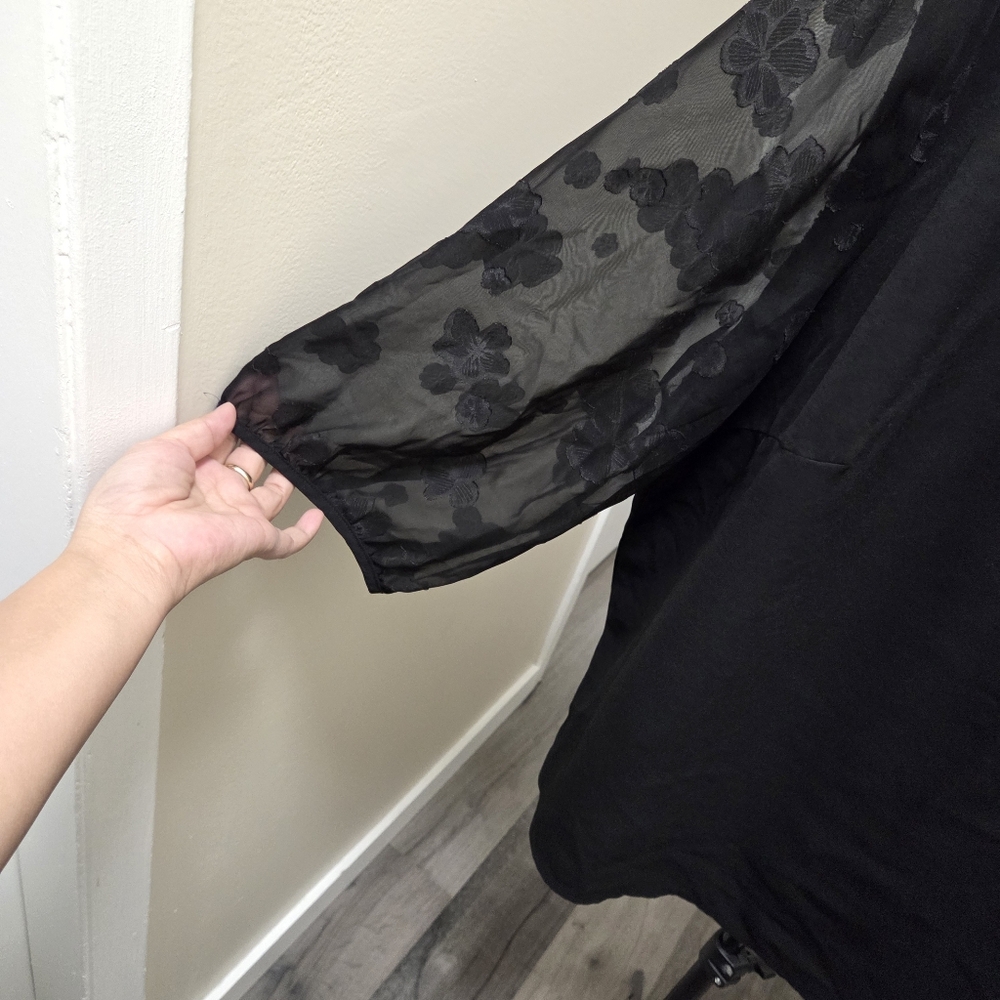 Emery Rose Plus Size Black Sheer Floral Sleeve Blouse | Elegant Chic Office Top - Picture 4 of 7